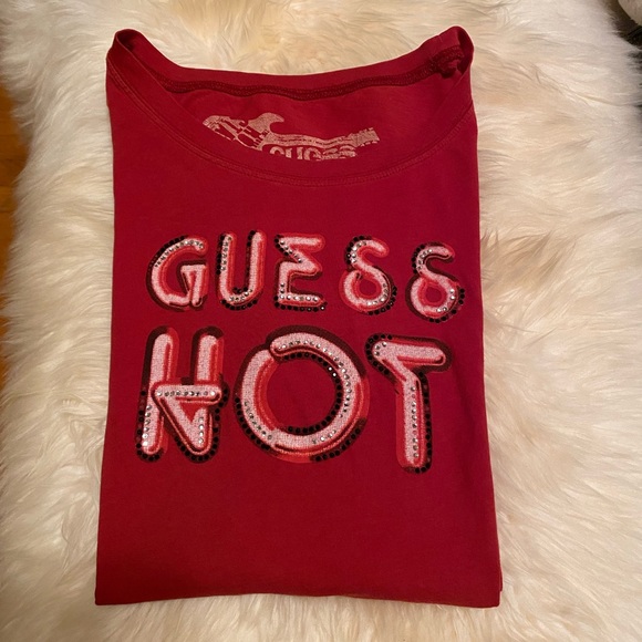 Guess red long sleeve T shirt fits S-M Bust 36’ length 26’ shoulder 16’ - Picture 7 of 7